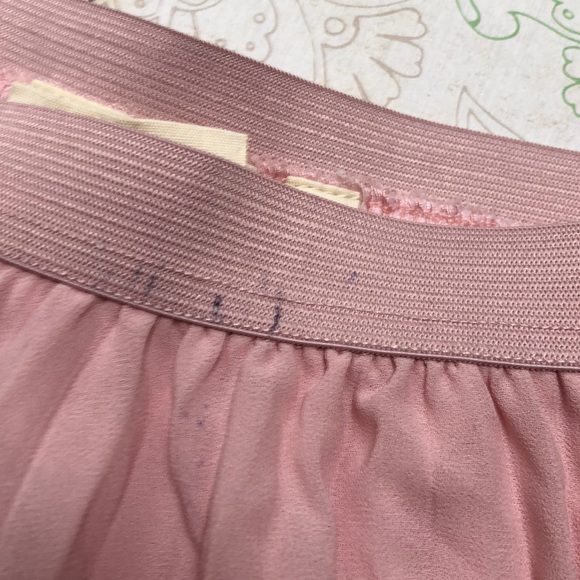 Pink Harlow mini skirt - Picture 3 of 3